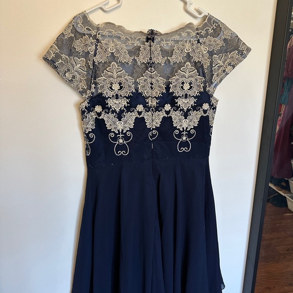 Chi Chi London elegant lace dress - Picture 5 of 6